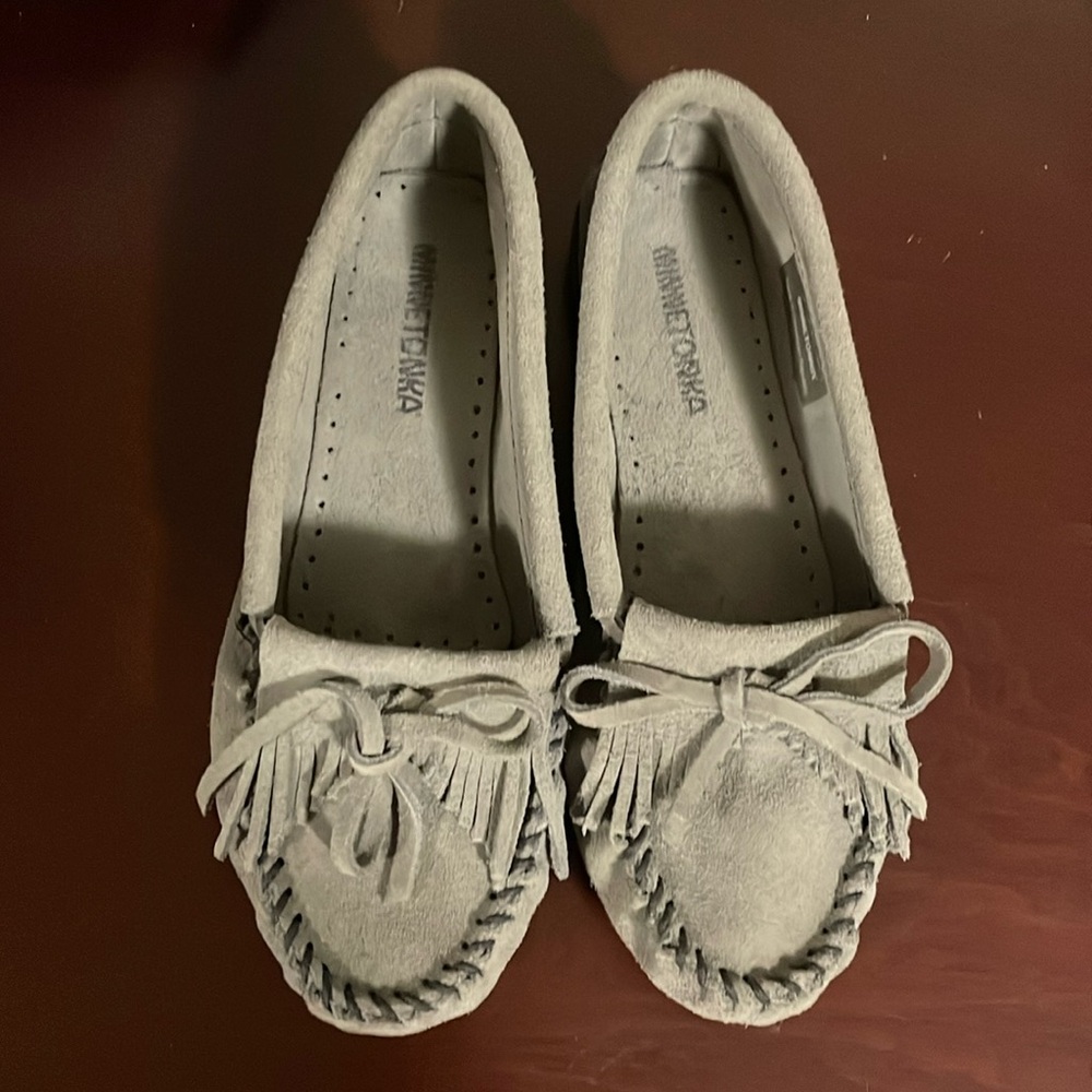 Minnetonka grey gray Suede Moccasins shoes loafers sz 7